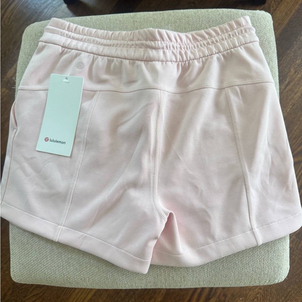 lululemon athletica Softstreme shorts 6 - Picture 2 of 5